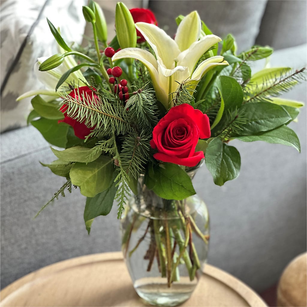 Sparkling Snowflakes Bouquet –  Rose And Silk Florist Llc, Lewisville TX